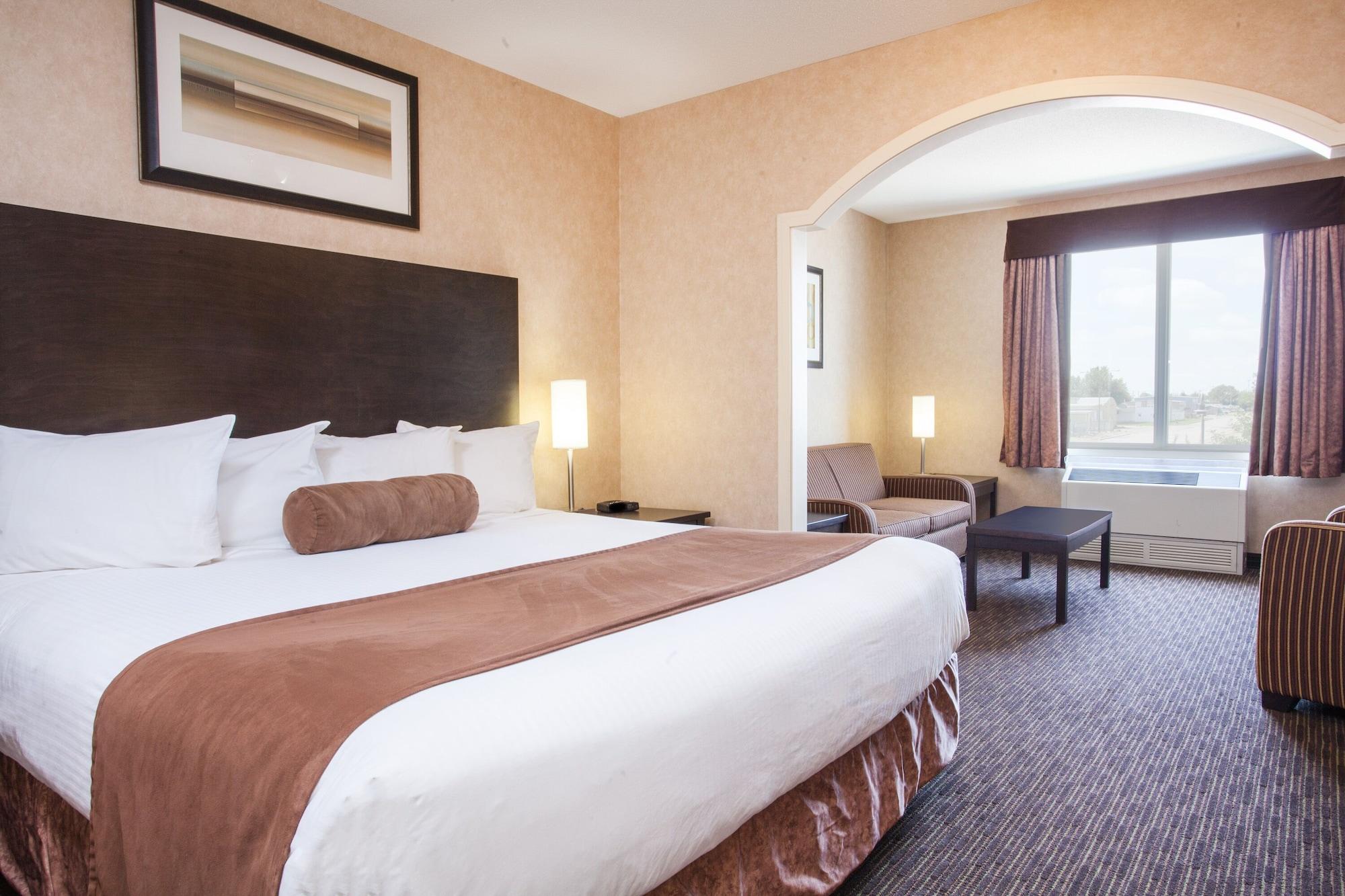 Ramada By Wyndham Estevan Exterior photo