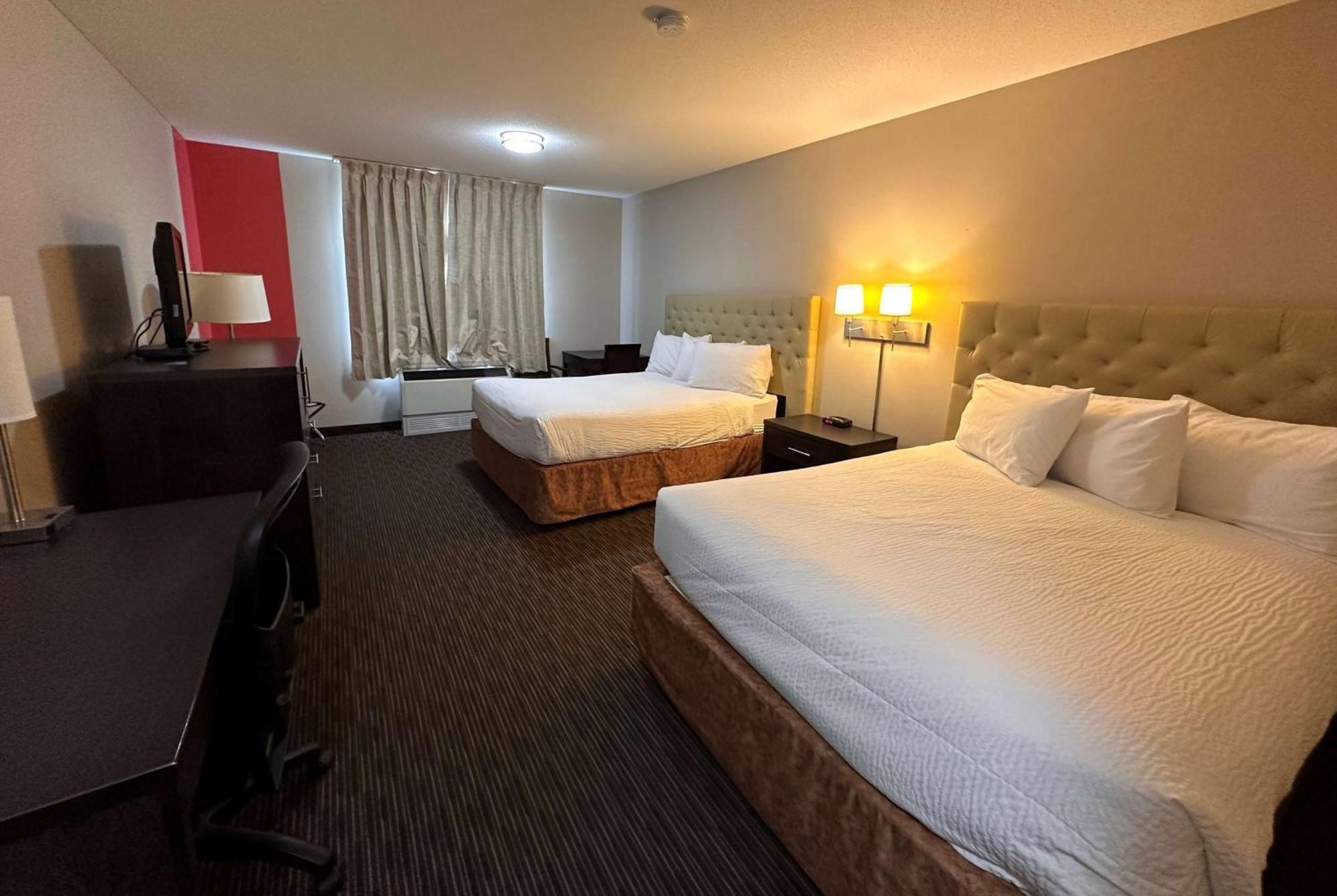 Ramada By Wyndham Estevan Exterior photo