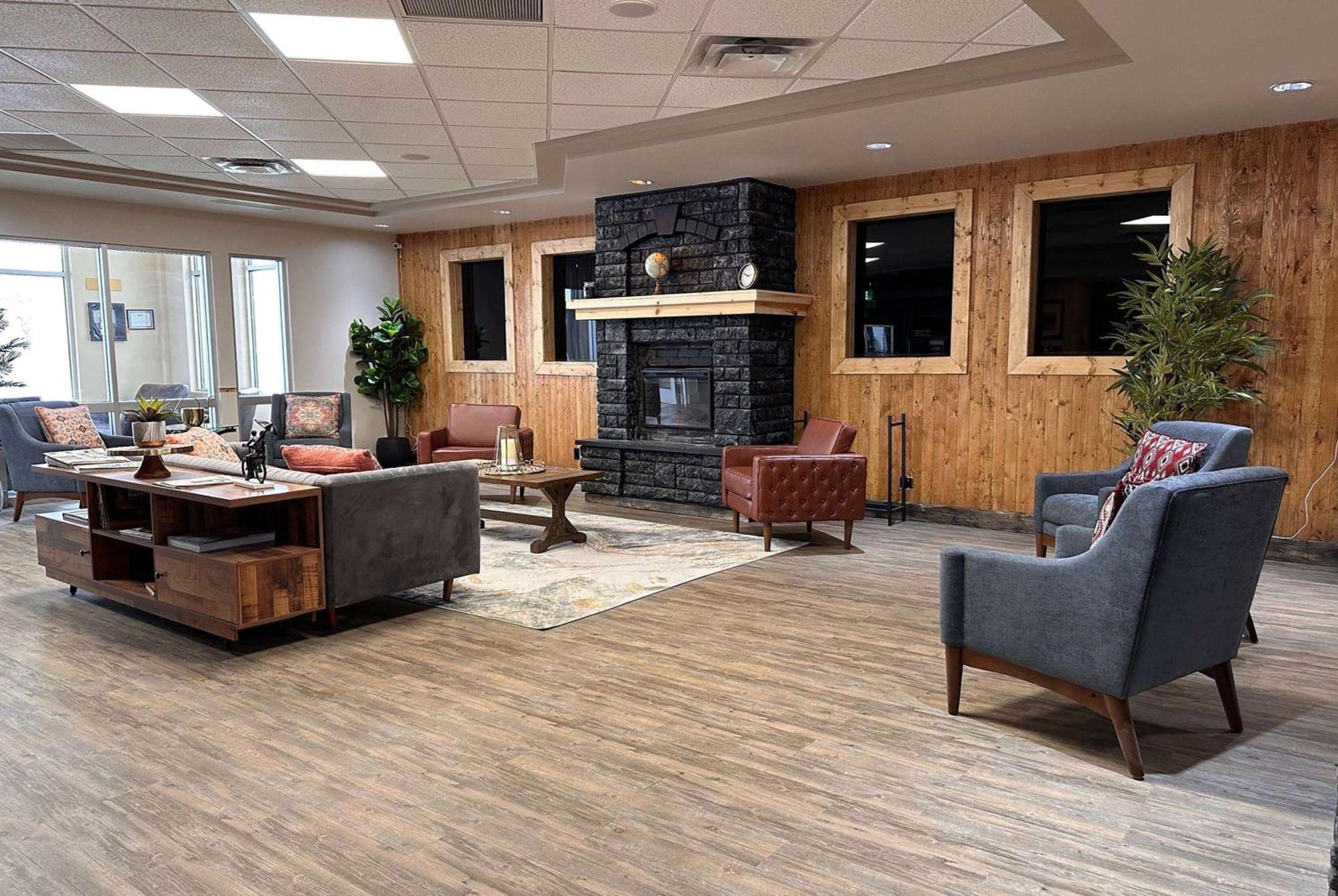 Ramada By Wyndham Estevan Exterior photo