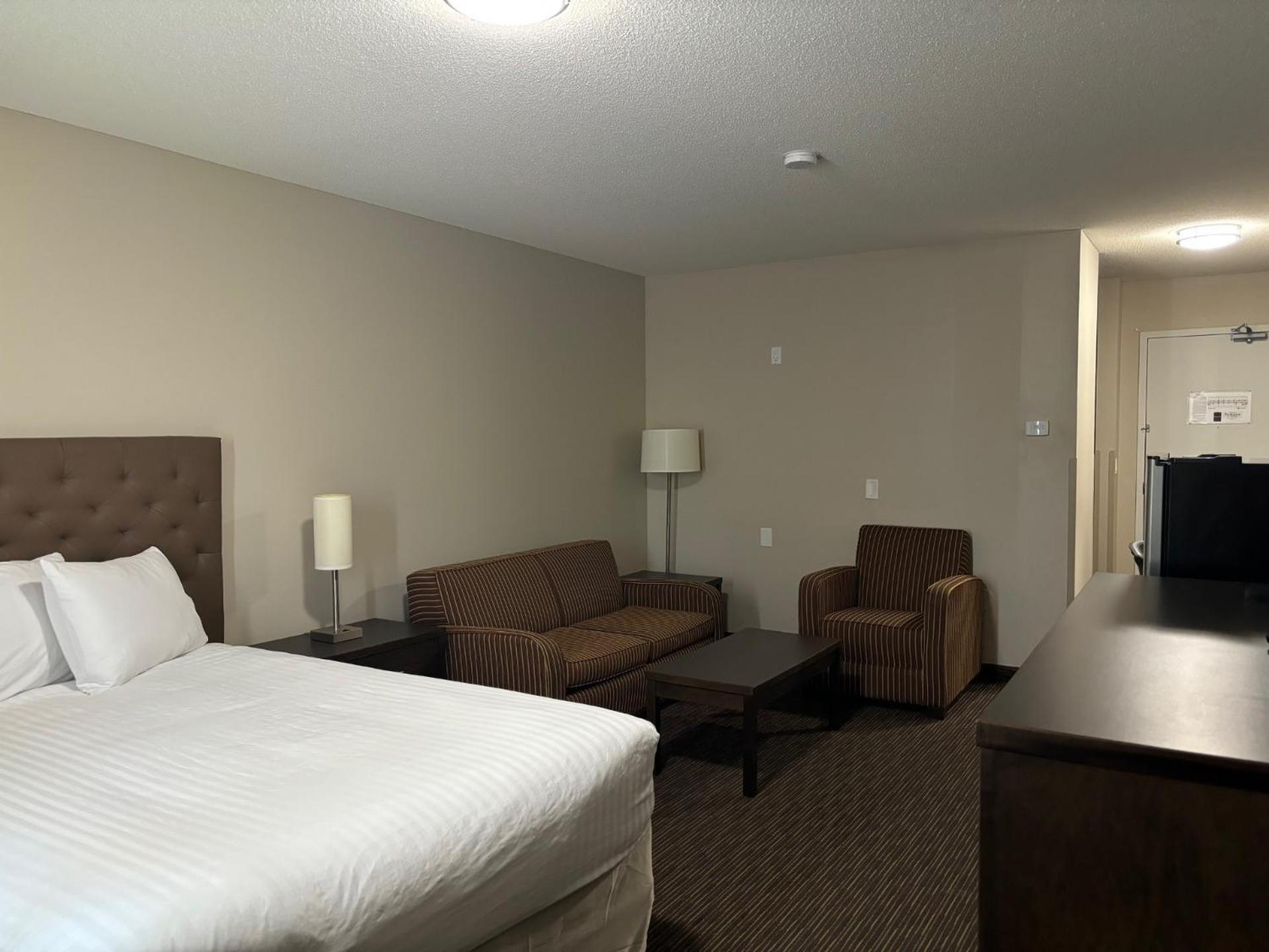 Ramada By Wyndham Estevan Exterior photo