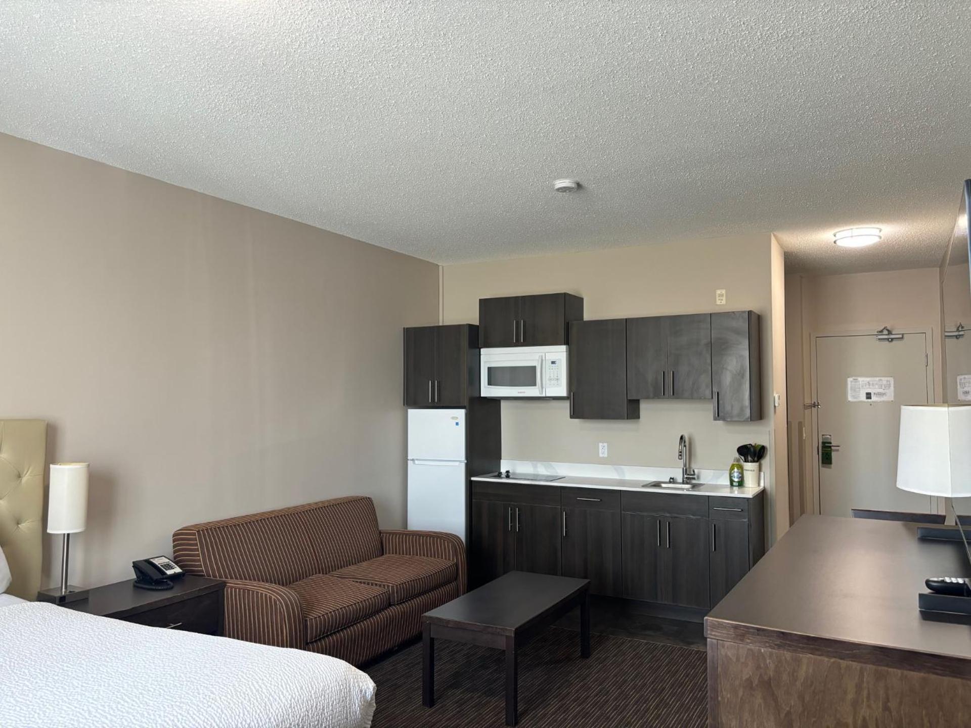 Ramada By Wyndham Estevan Exterior photo