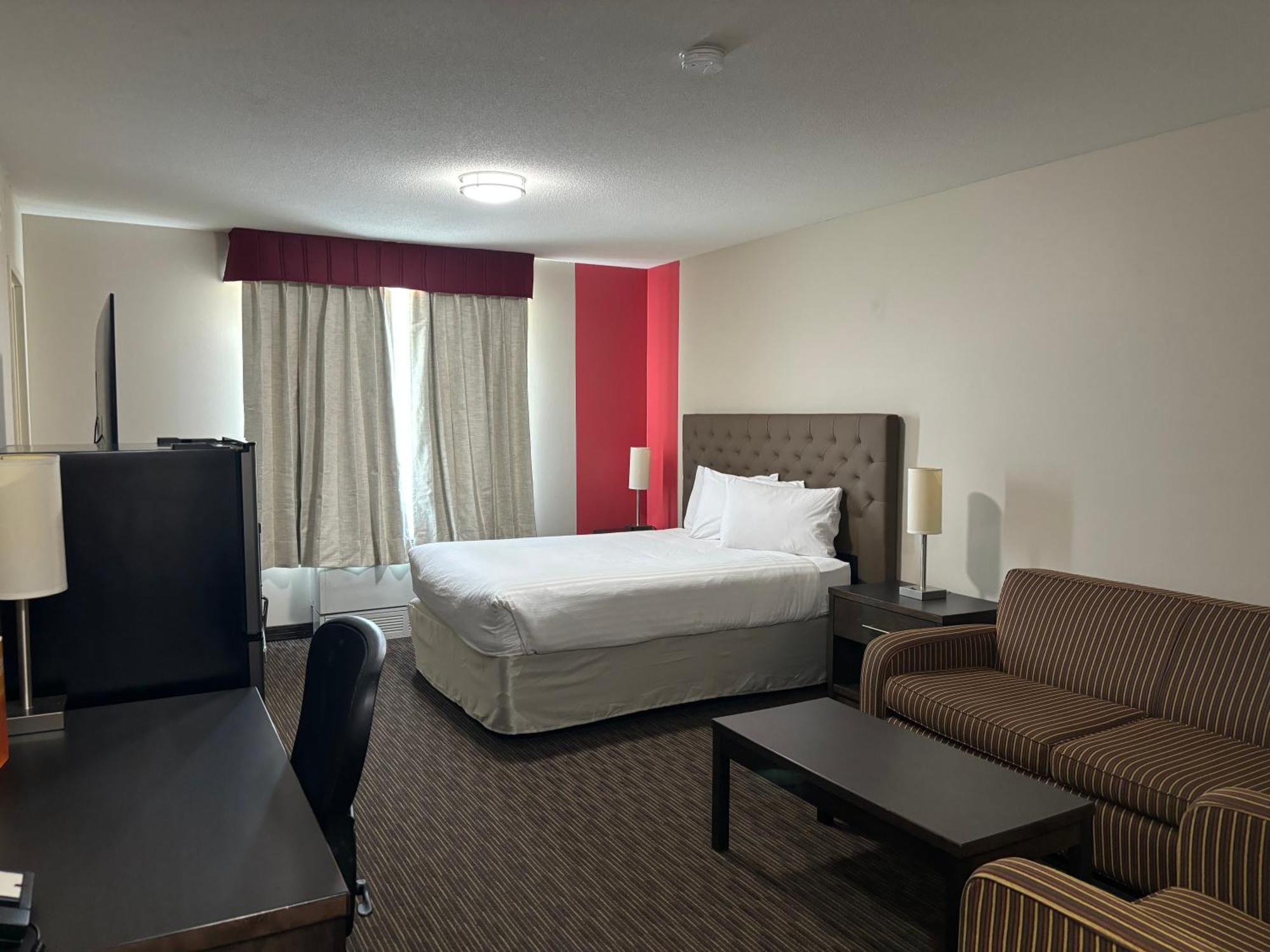 Ramada By Wyndham Estevan Exterior photo