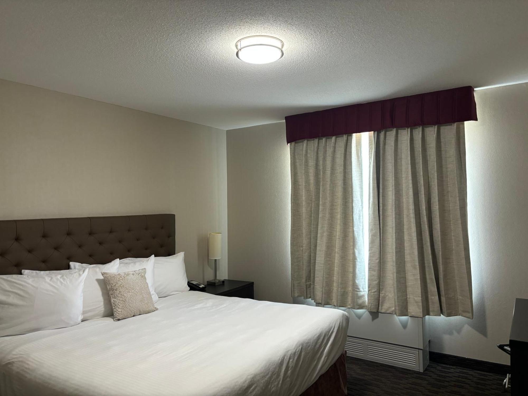 Ramada By Wyndham Estevan Exterior photo