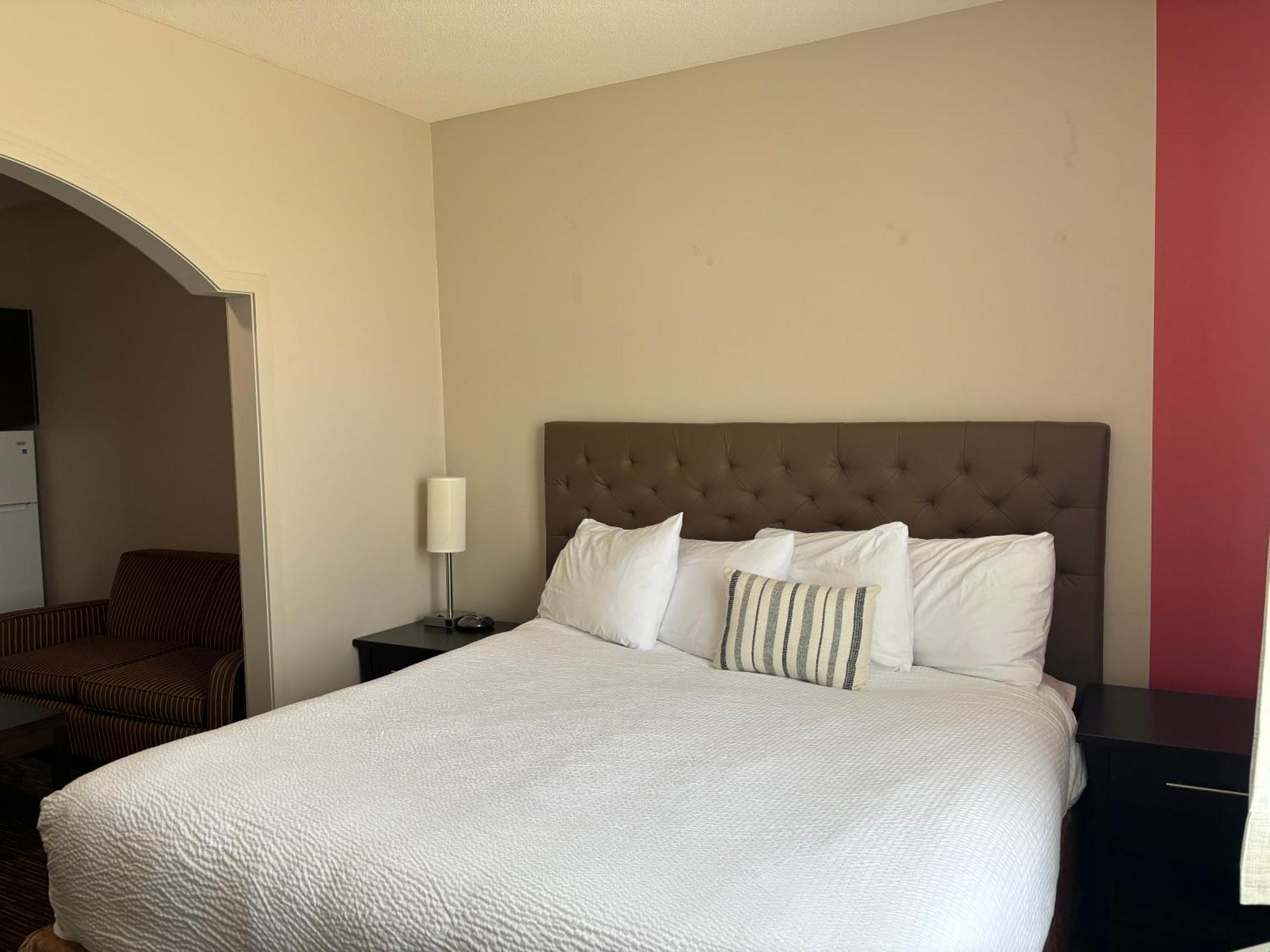 Ramada By Wyndham Estevan Exterior photo