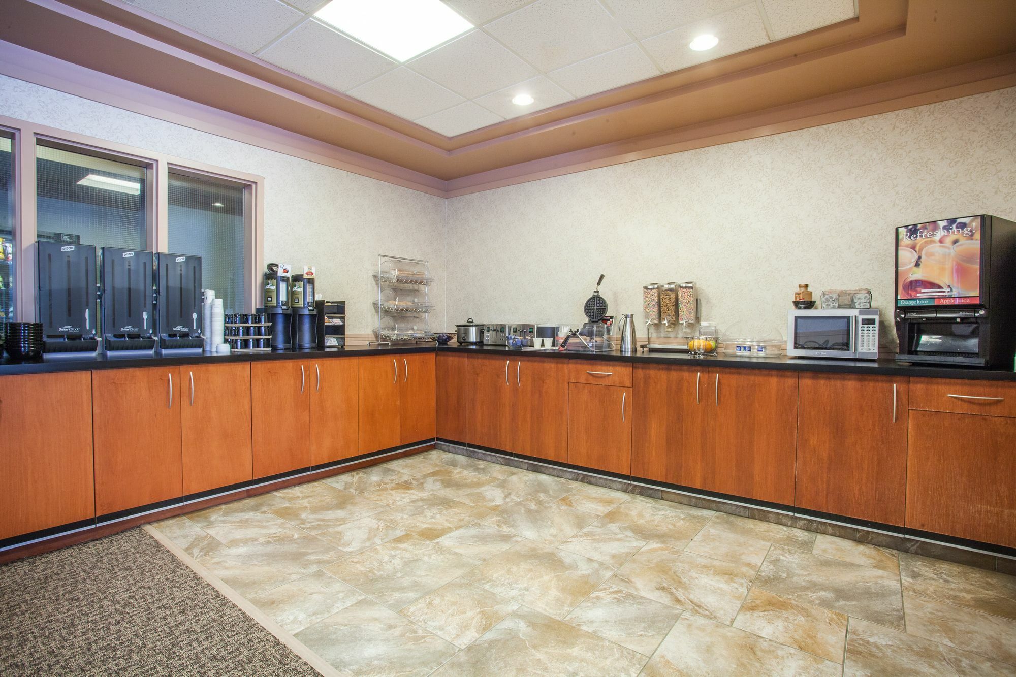 Ramada By Wyndham Estevan Exterior photo